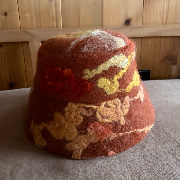 JG Switzer Wool Felted Bucket hat Bespoke Art to Wear. - Picture 2 of 15